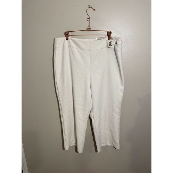 Chicos The Ultimate Fit Soft Pleat Hardware Crop Pant Chicos 2.5 Sz 14 Cream NWT - Picture 2 of 5